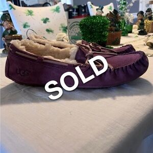 UGG WOMEN’S SLIPPERS SIZE 10
